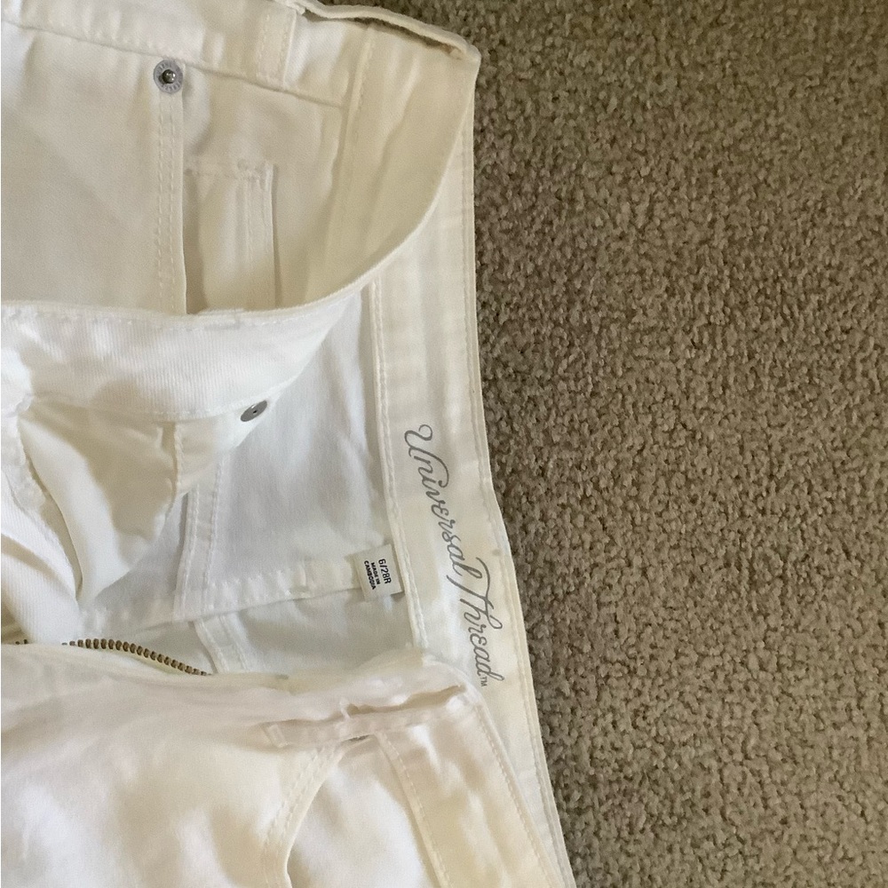 Universal Threads Capris - Picture 3 of 3